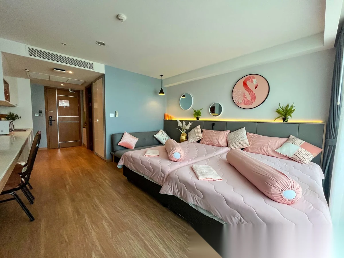 Апартаменты студия в ЖК VIP Kata Condominium 2 · Карон · Вид на бассейн — фото 2