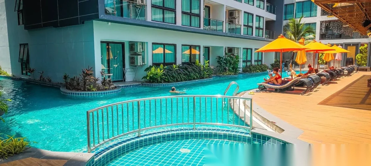 Апартаменты студия в ЖК VIP Kata Condominium 2 · Карон · Вид на бассейн — фото 14
