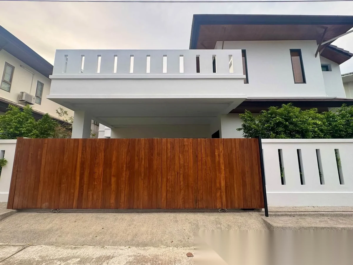 3 Bedroom House for rent at Baan Maneekram-Jomthong Thani complex · Wichit · Pool View — photo 9