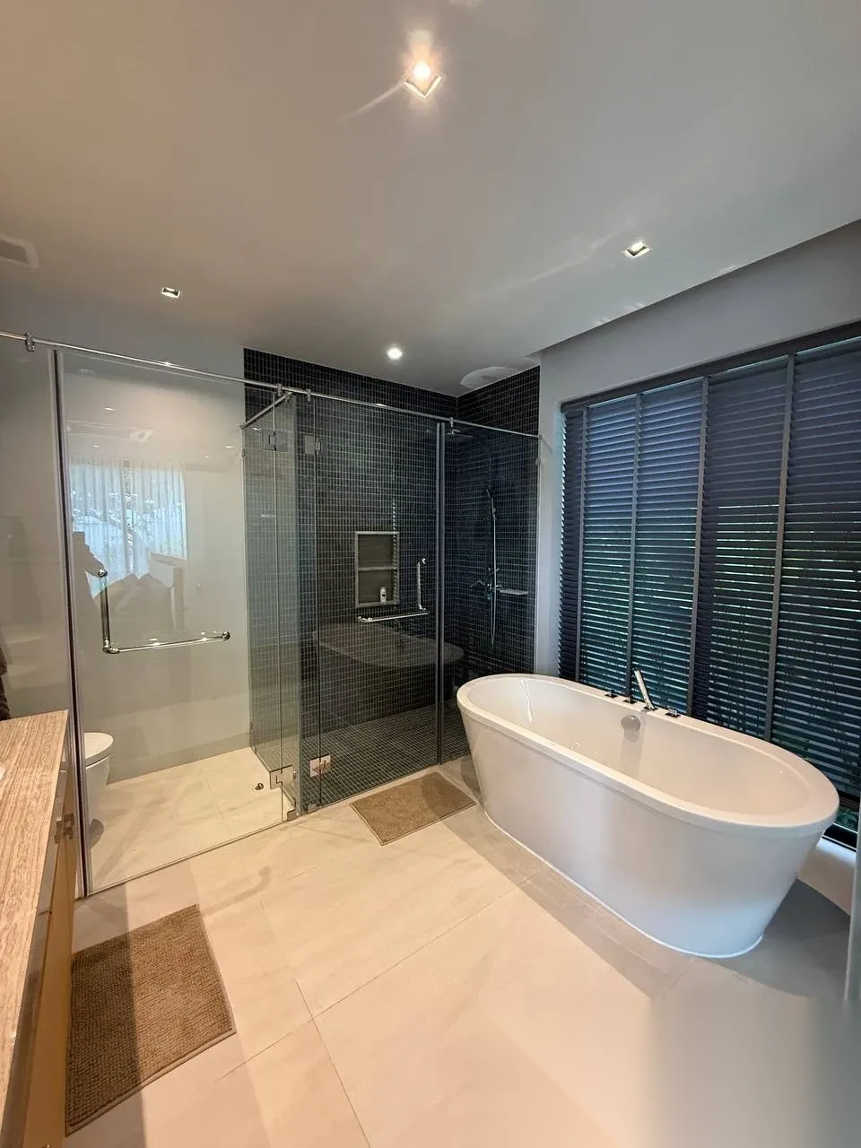 Вилла 4BR в комплексе Botanica Modern Loft II · Си Сунтон · Вид на бассейн — фото 3