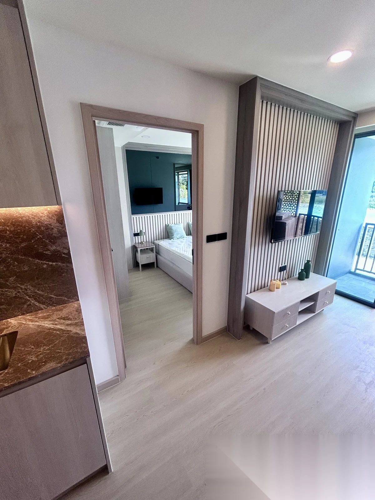 Апартаменты 1BR в ЖК The Ozone Oasis Condominium · Чернг Тале / Bang Tao · Выход к бассейну — фото 7