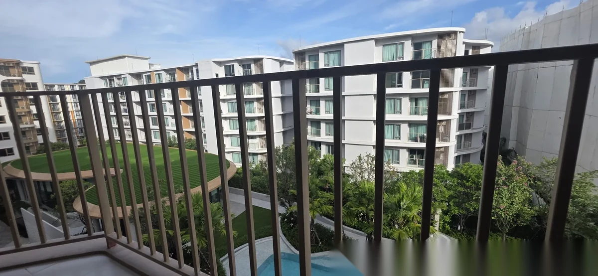 Апартаменты 2BR в ЖК Escent Phuket · Вичит · Вид на бассейн — фото 13