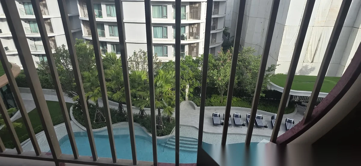 Апартаменты 2BR в ЖК Escent Phuket · Вичит · Вид на бассейн — фото 15