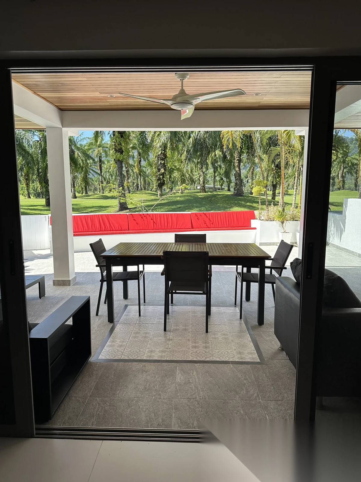 Вилла 3BR в комплексе Loch Palm Golf Club · Кату · Вид на гольф-поле — фото 5