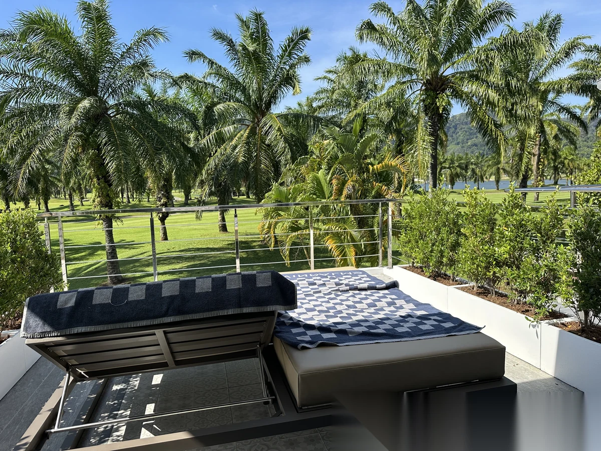 Вилла 3BR в комплексе Loch Palm Golf Club · Кату · Вид на гольф-поле — фото 12
