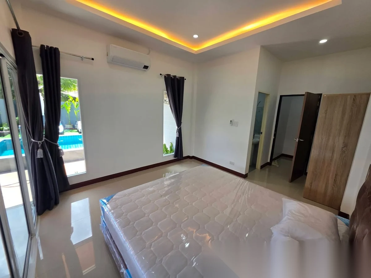 2 Bedroom House for sale at Baan Suan Neramit 3 complex · Si Sunthon · Pool Access — photo 5