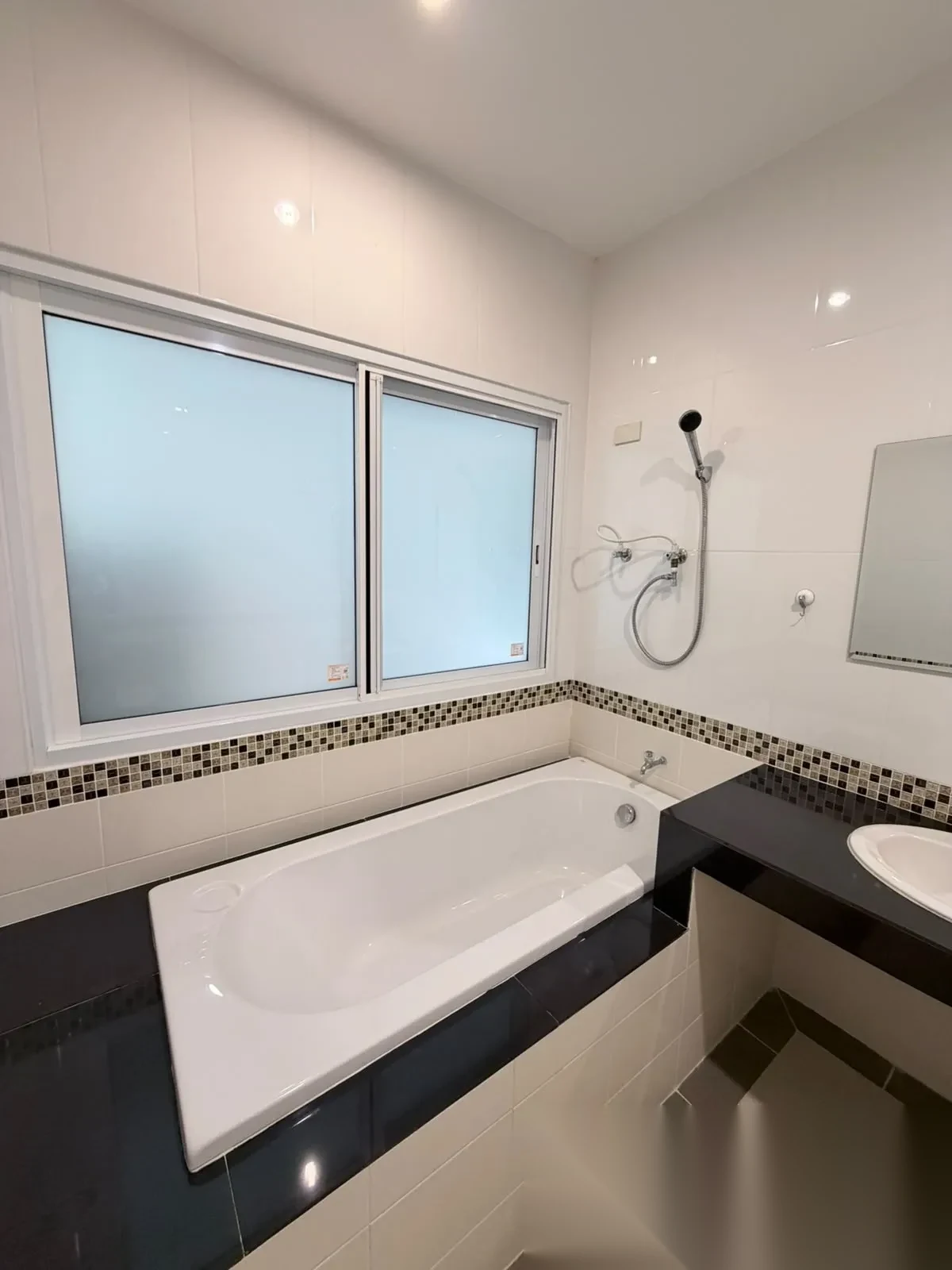 3 Bedroom House for rent at Somboonsab Village complex · Si Sunthon — photo 8
