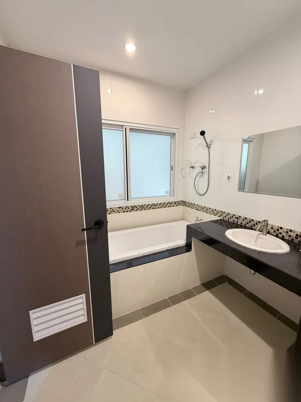 3 Bedroom House for rent at Somboonsab Village complex · Si Sunthon — photo 9