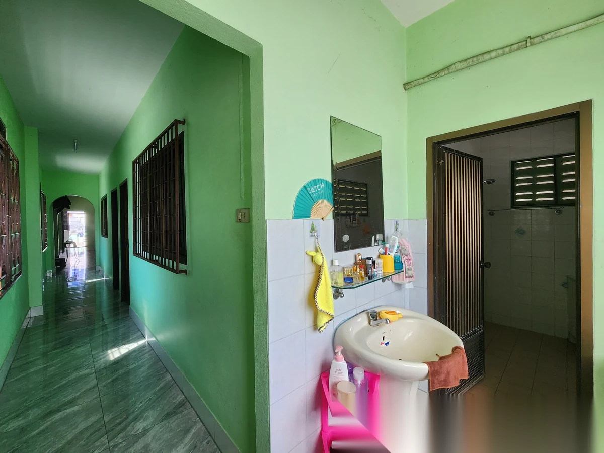 4 Bedroom Townhouse for sale · Choeng Thale — photo 5