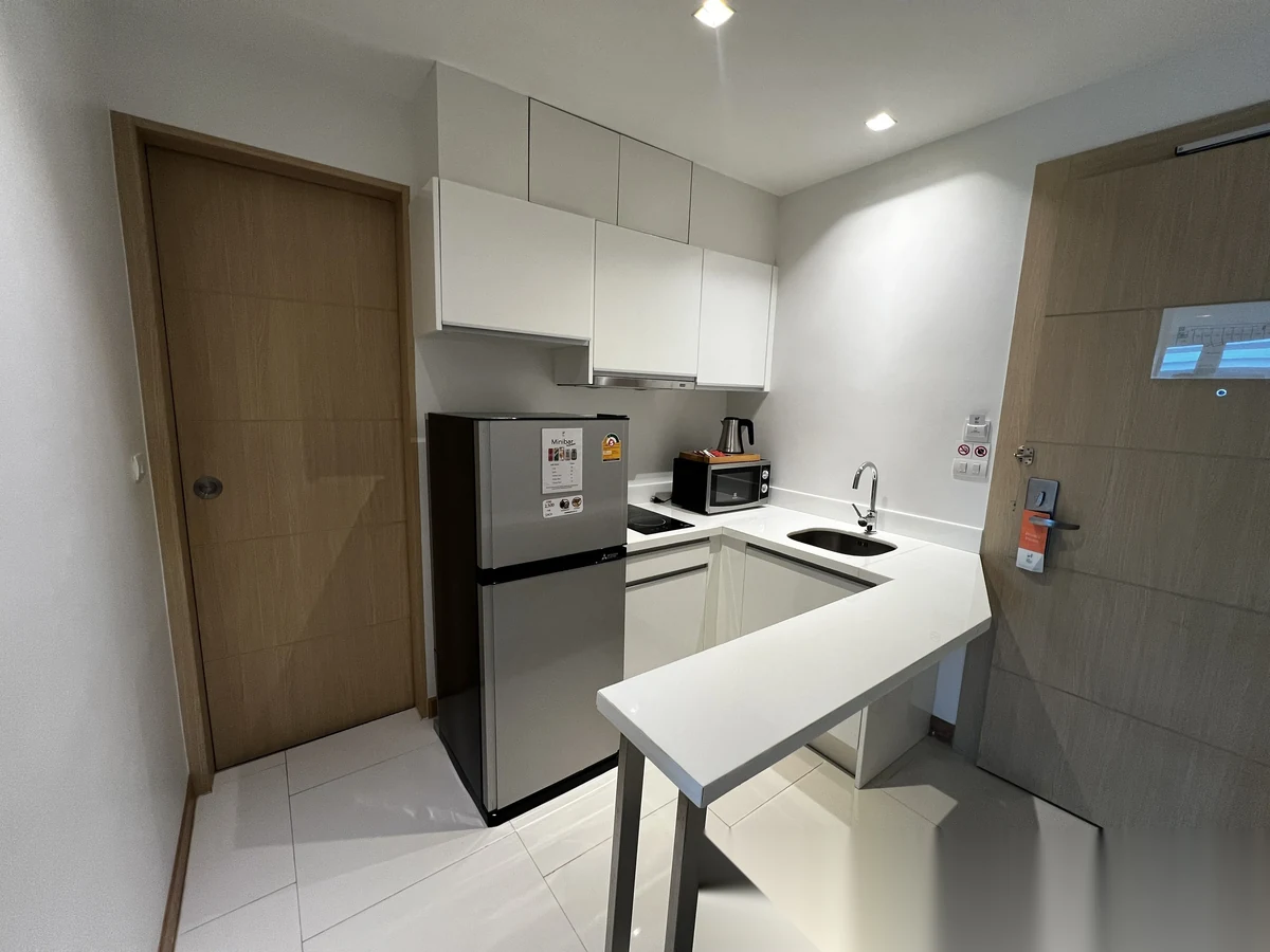 Апартаменты 1BR в ЖК The Beachfront · Раваи · Частичный вид на море — фото 4