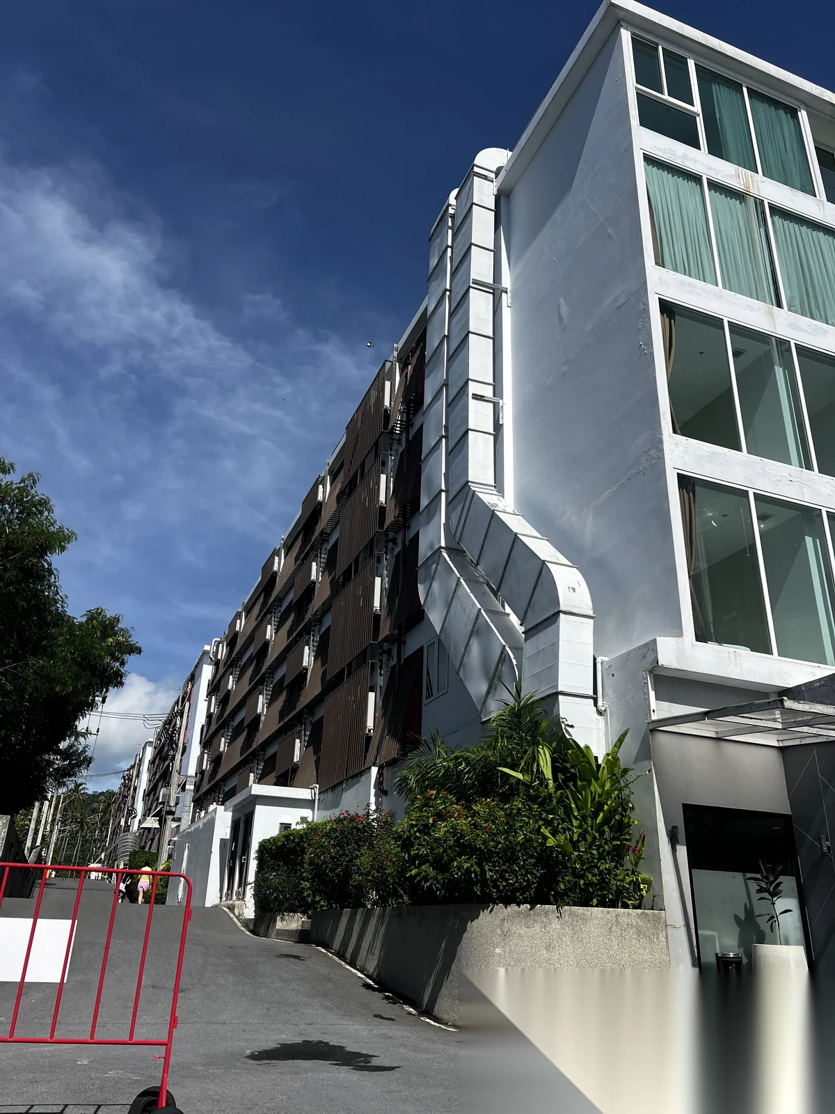 Апартаменты 1BR в ЖК The Beachfront · Раваи · Частичный вид на море — фото 16