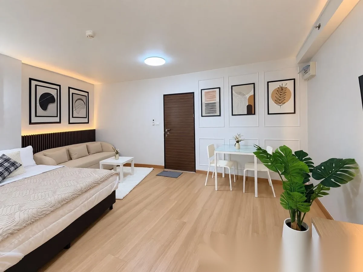 Апартаменты 1BR в ЖК Supalai Park at Downtown Phuket · Пхукет-таун · Вид на бассейн — фото 2