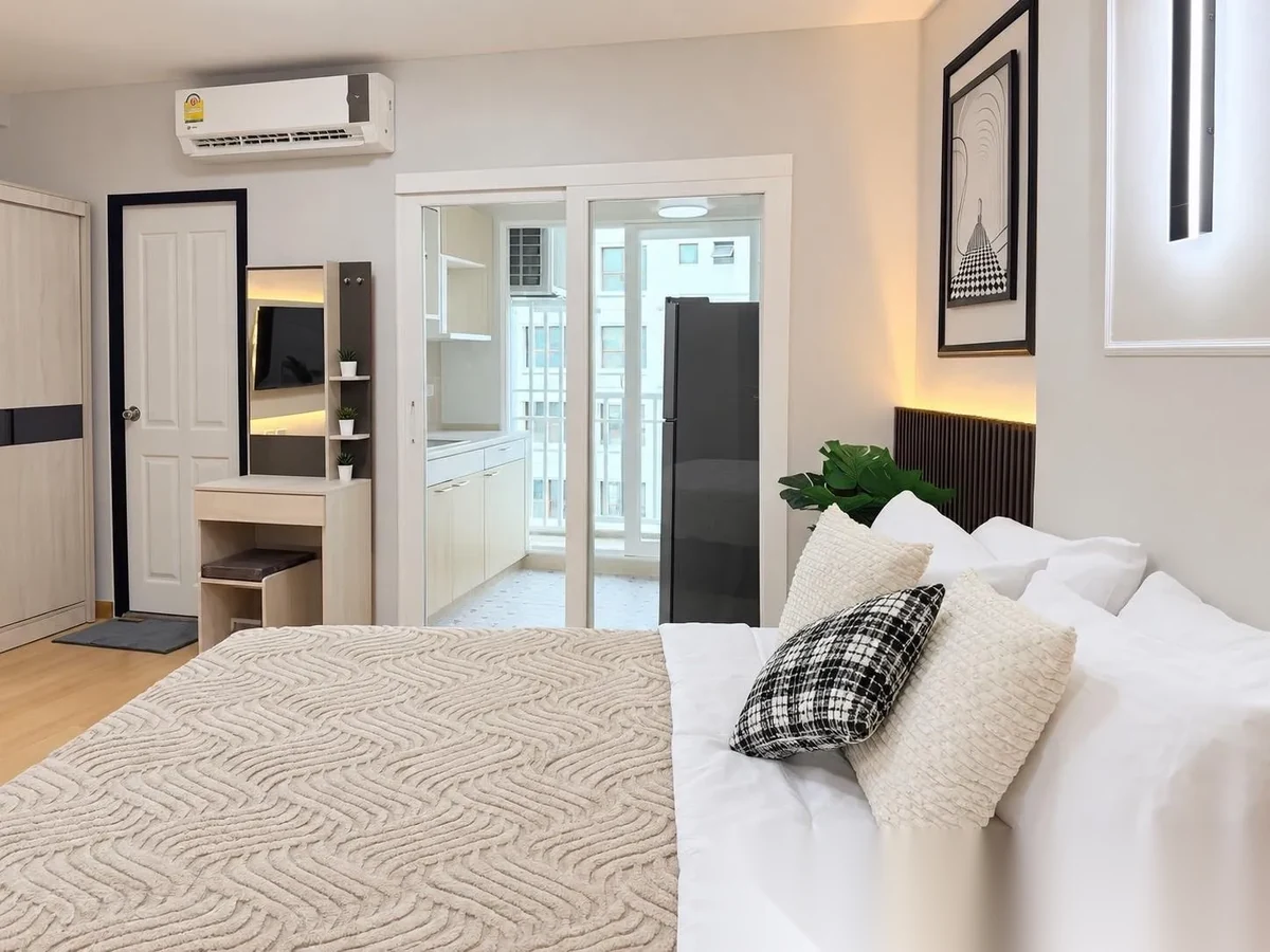 Апартаменты 1BR в ЖК Supalai Park at Downtown Phuket · Пхукет-таун · Вид на бассейн — фото 4