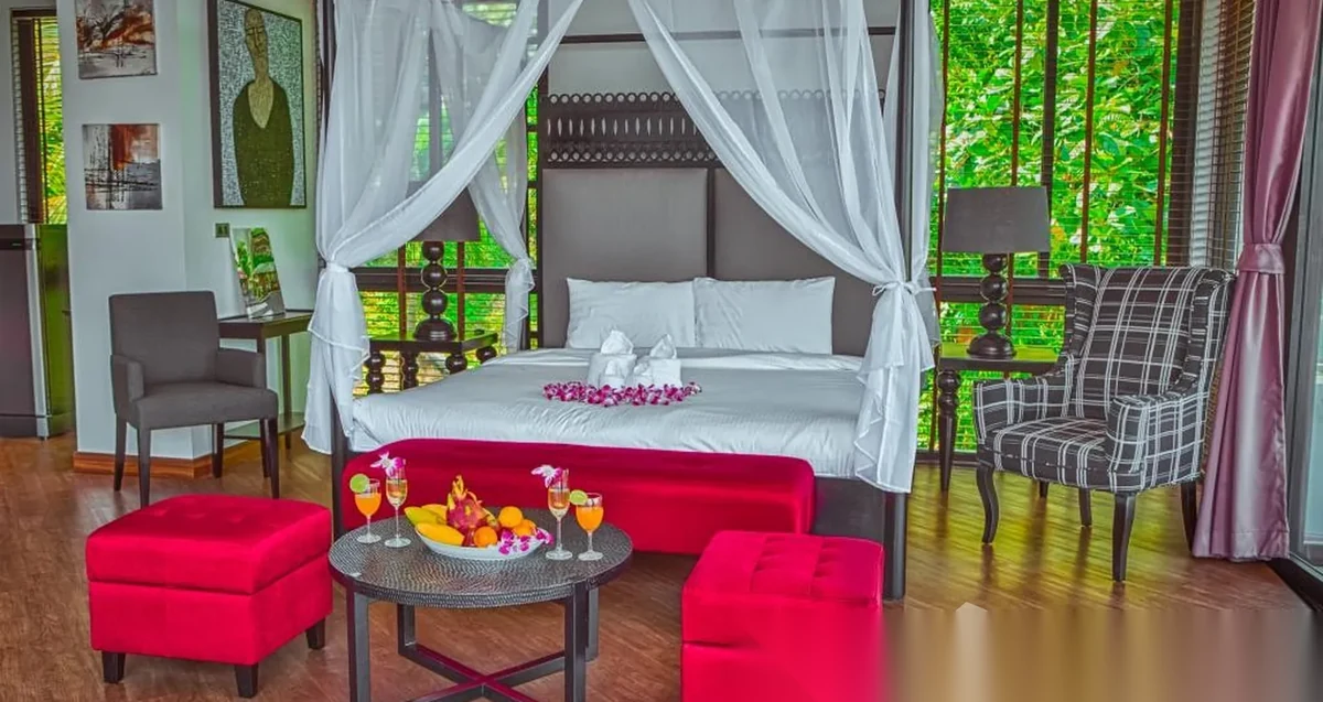 Вилла 6BR в комплексе Grand Villa Luxury · Чернг Тале / Bang Tao · Вид в сад
