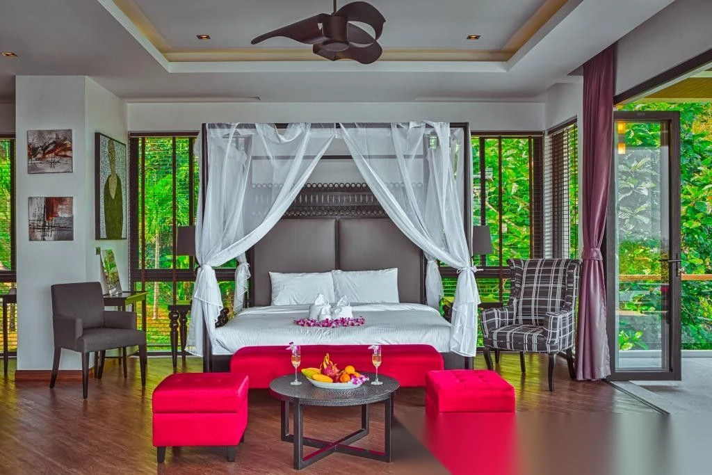 Вилла 6BR в комплексе Grand Villa Luxury · Чернг Тале / Bang Tao · Вид в сад — фото 2