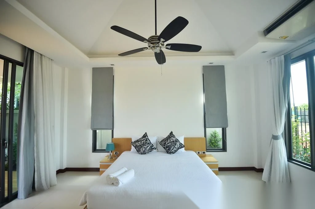 3 Bedroom Villa for rent at The Lake House complex · Si Sunthon · Garden View — photo 5
