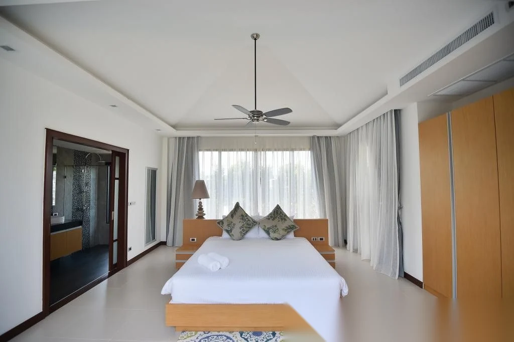 3 Bedroom Villa for rent at The Lake House complex · Si Sunthon · Garden View — photo 6