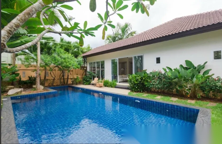 2 Bedroom Villa for rent at Sinsuk Thanee Village complex · Si Sunthon · Pool View — photo 2
