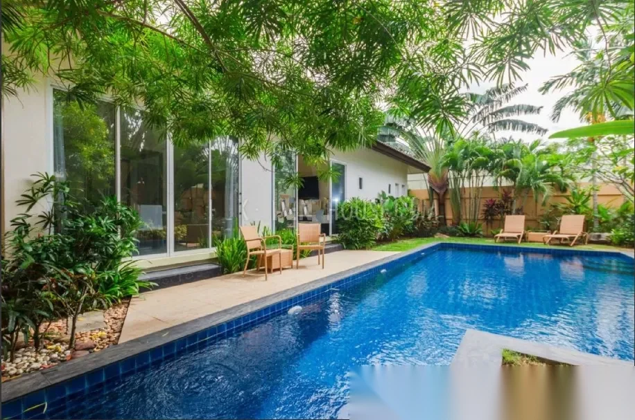 2 Bedroom Villa for rent at Sinsuk Thanee Village complex · Si Sunthon · Pool View — photo 3