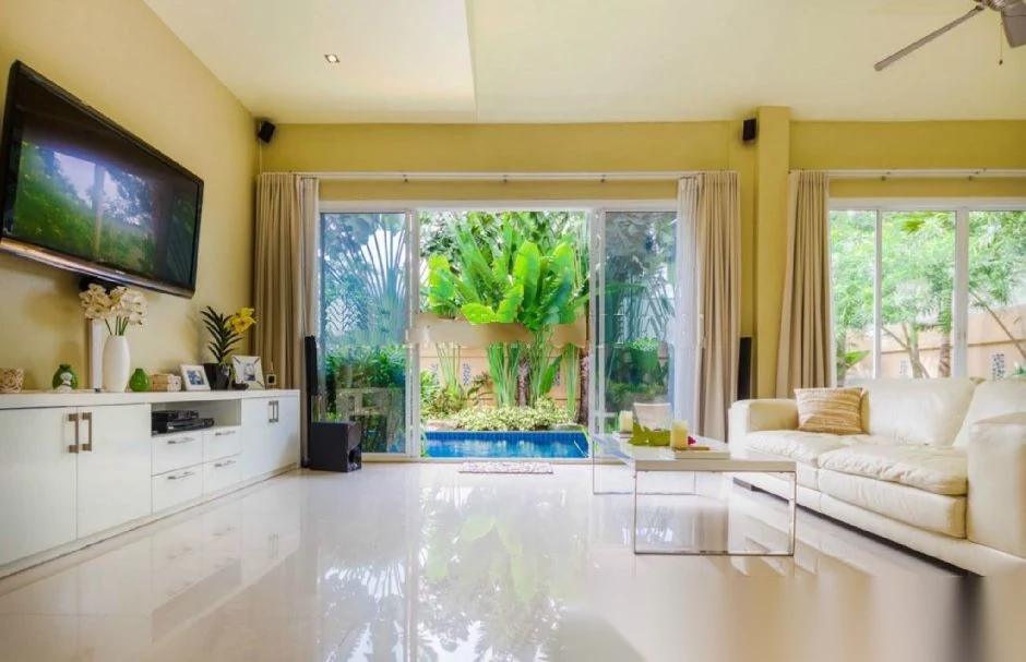 2 Bedroom Villa for rent at Sinsuk Thanee Village complex · Si Sunthon · Pool View — photo 5