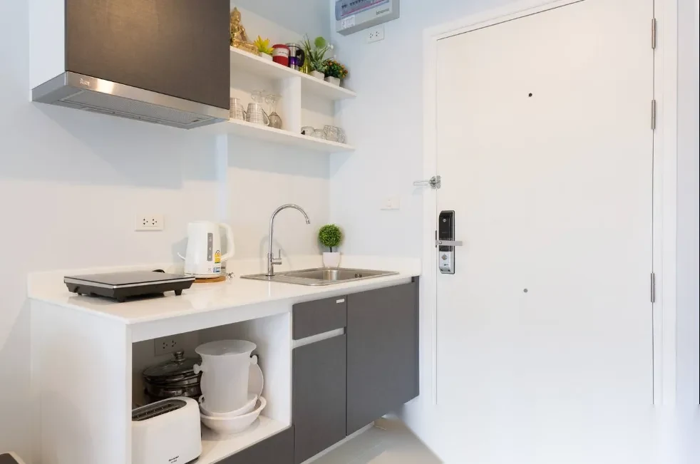 Апартаменты 2BR в ЖК ZCAPE III · Вичит · Вид на бассейн — фото 8