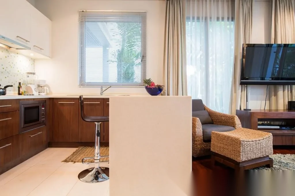 Апартаменты 2BR в ЖК Kata Gardens · Карон · Вид на бассейн — фото 5