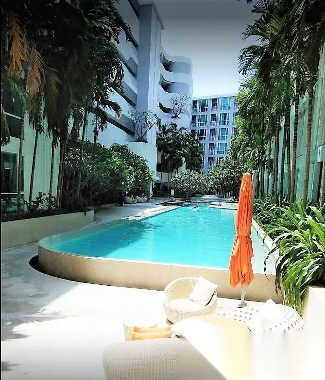 Апартаменты 1BR в ЖК The Base Downtown · Вичит · Вид на бассейн — фото 4