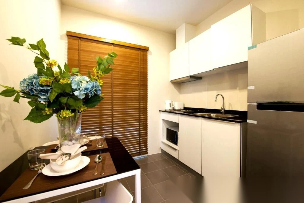 Апартаменты 1BR в ЖК The Base Downtown · Вичит · Вид на бассейн — фото 6