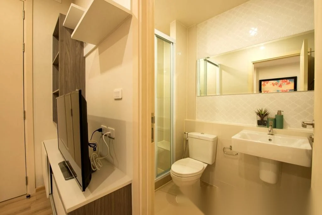 Апартаменты 1BR в ЖК The Base Downtown · Вичит · Вид на бассейн — фото 8