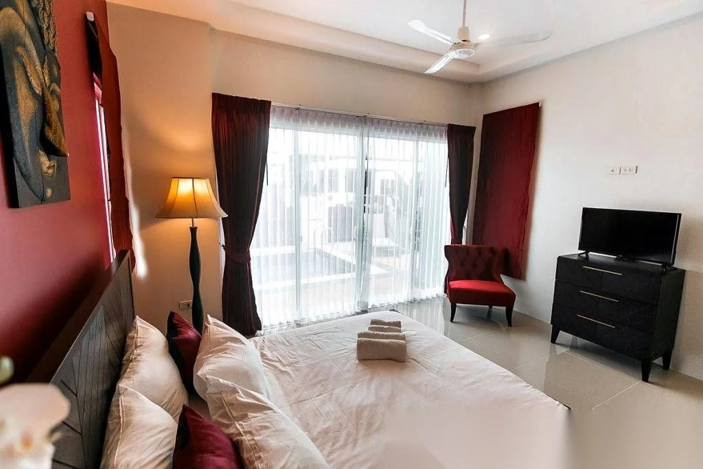 3 Bedroom House for rent at Ananda Lake View complex · Thep Krasattri · Pool View — photo 9