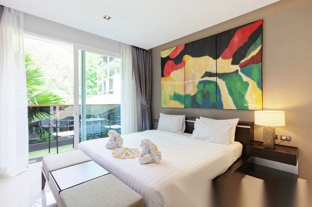 Апартаменты студия в ЖК The Emerald Terrace · Патонг · Вид на бассейн — фото 4