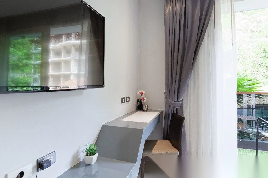 Апартаменты студия в ЖК The Emerald Terrace · Патонг · Вид на бассейн — фото 8