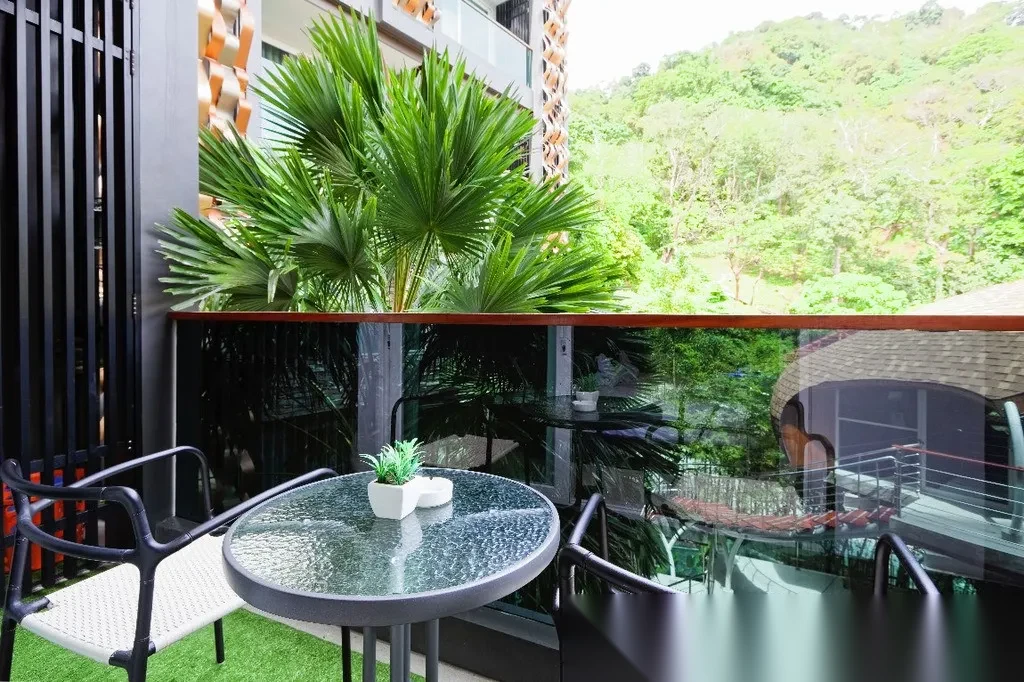 Апартаменты студия в ЖК The Emerald Terrace · Патонг · Вид на бассейн — фото 17