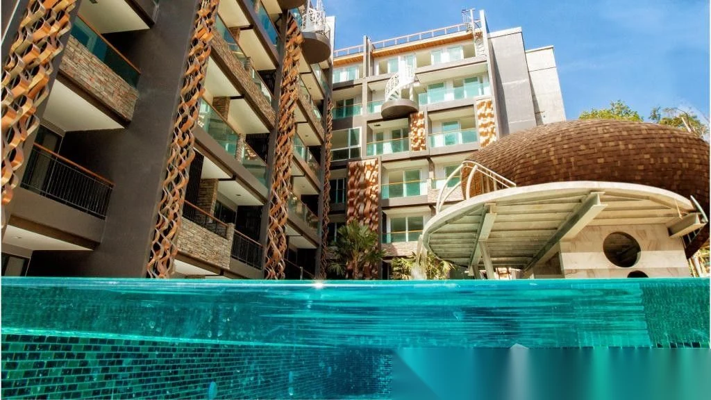 Апартаменты студия в ЖК The Emerald Terrace · Патонг · Вид на бассейн — фото 24