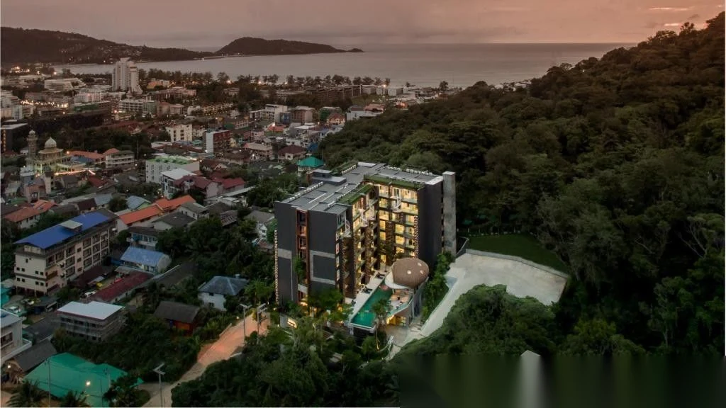 Апартаменты студия в ЖК The Emerald Terrace · Патонг · Вид на бассейн — фото 26