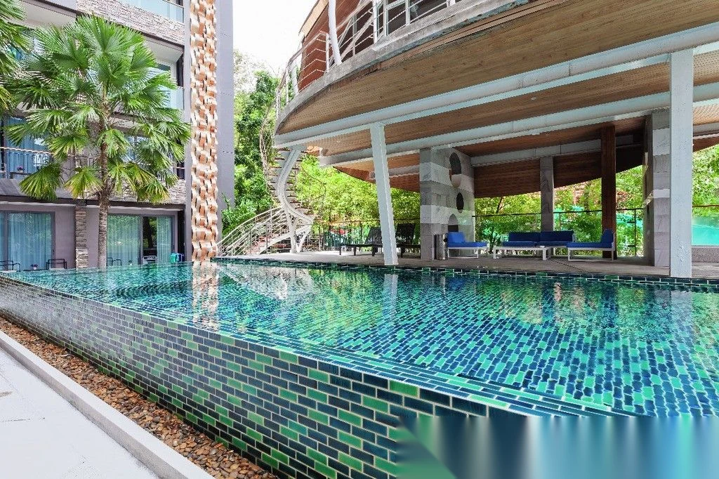Апартаменты студия в ЖК The Emerald Terrace · Патонг · Вид на бассейн — фото 30