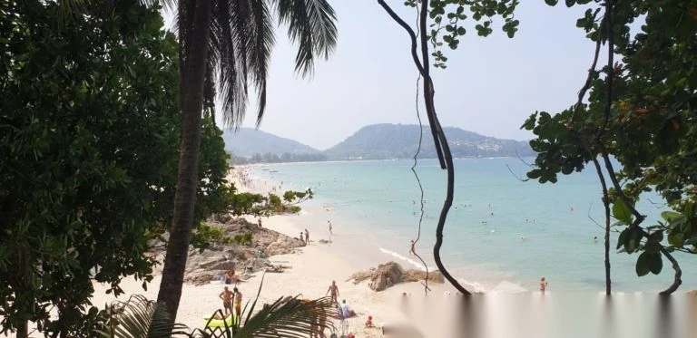 Апартаменты студия в ЖК The Emerald Terrace · Патонг · Вид на бассейн — фото 37