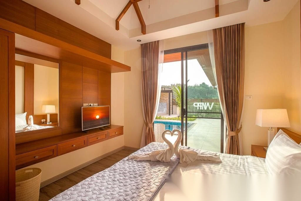 Вилла 4BR в комплексе Rawai VIP Villas & Kids Park · Раваи · Вид на бассейн — фото 7